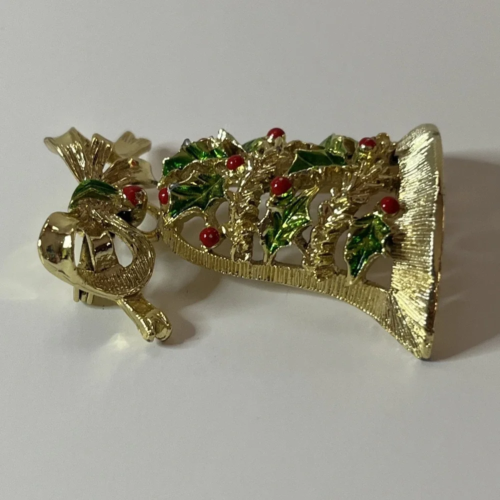 Vintage Gerry's Gold Tone Red Green Enamel Dangling Christmas Bell Holly Brooch